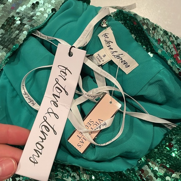 NWT for love and lemons marais sequin dress - Picture 4 of 5